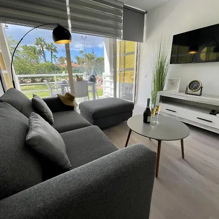 Pretty Pool View Apartman