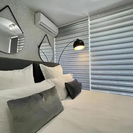 Pretty Pool View Apartman *