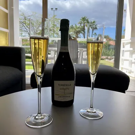 Pretty Pool View Playa del Inglés