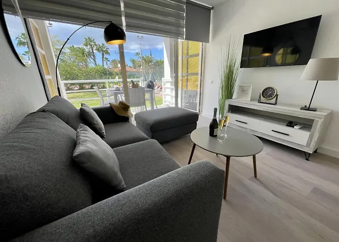 Pretty Pool View Daire