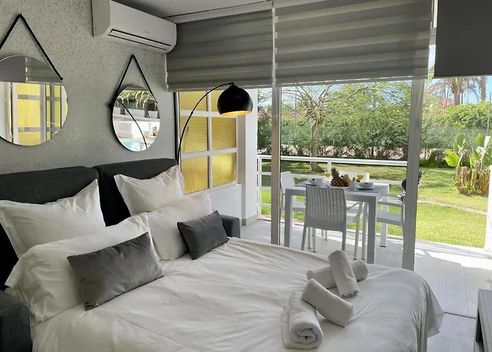 Daire Pretty Pool View *